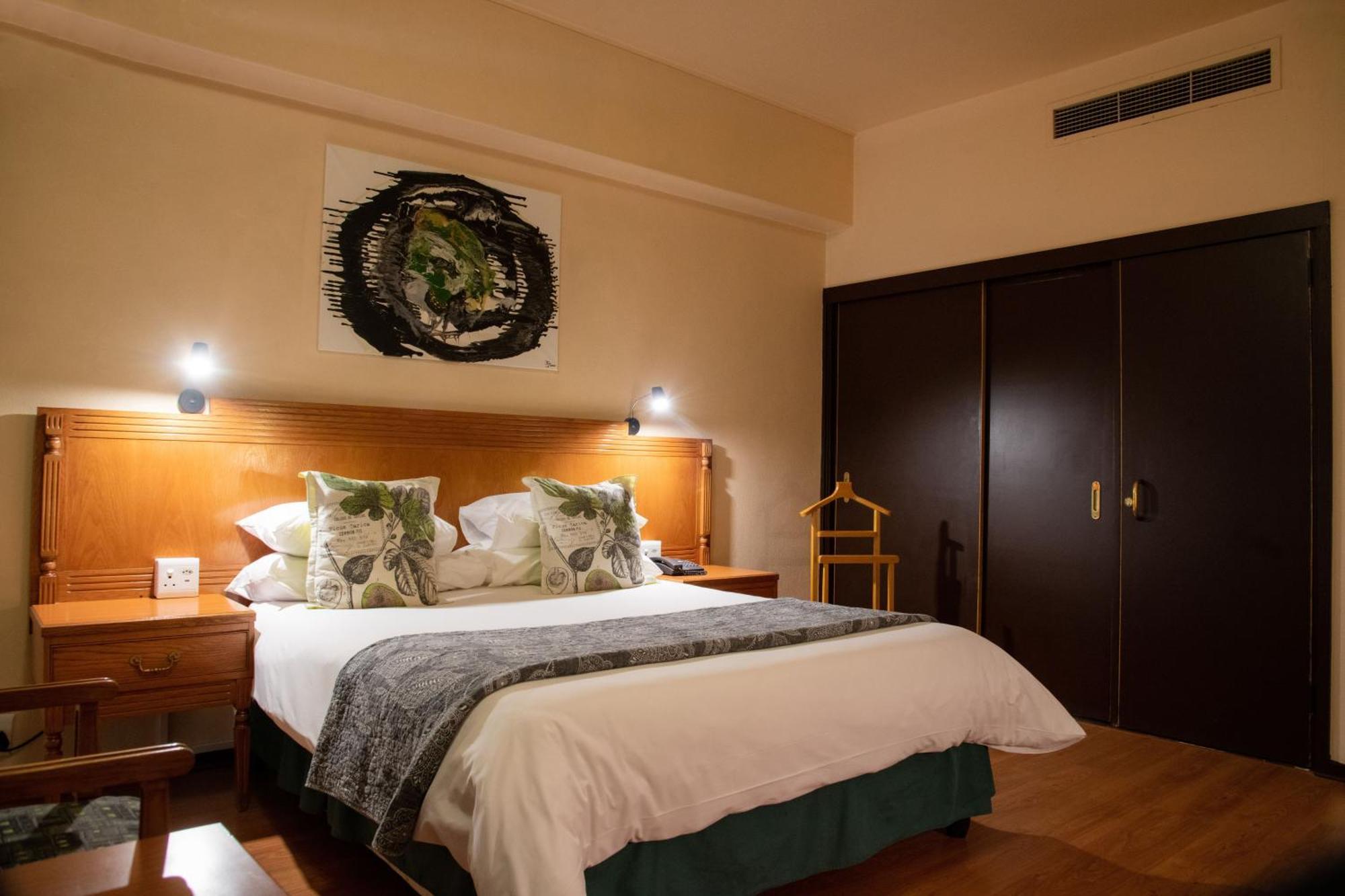 Bon Hotel Bloemfontein Central Экстерьер фото