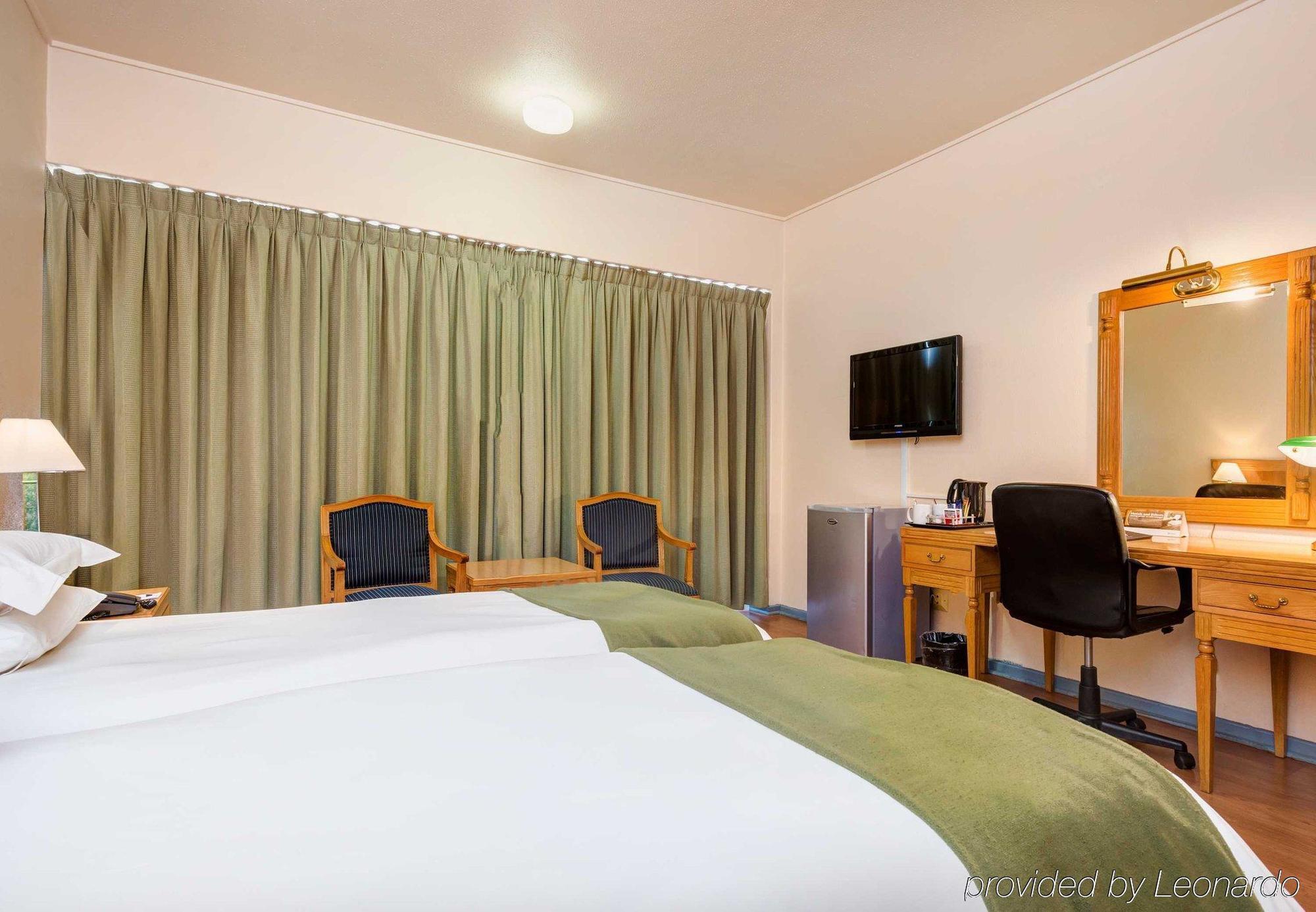 Bon Hotel Bloemfontein Central Экстерьер фото